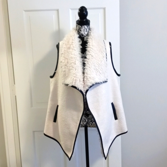 🌫Live A Little🌫 - Faux Fur Shearling Cardigan Vest - Picture 1 of 14